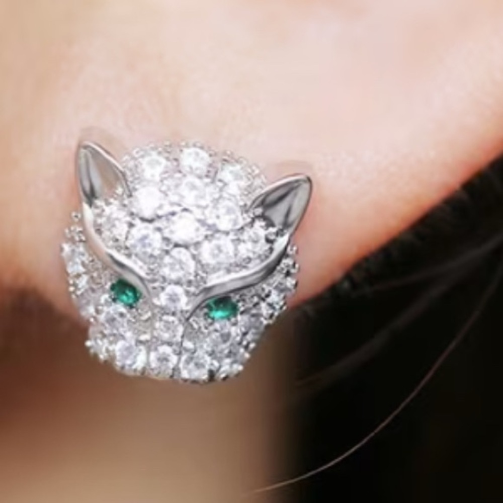 Tiger earring  like new condition